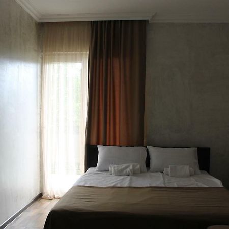 Hotel Progress バトゥーミ エクステリア 写真