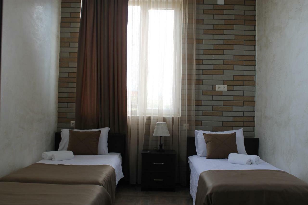 Hotel Progress バトゥーミ エクステリア 写真