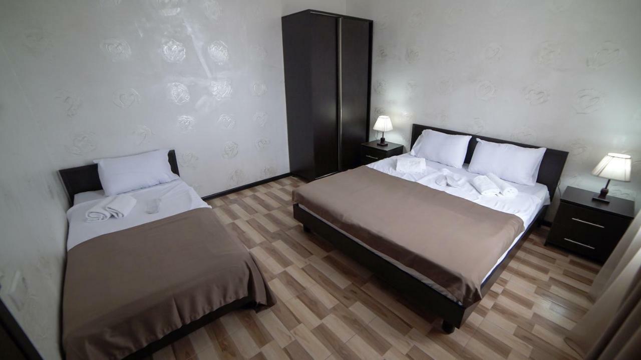 Hotel Progress バトゥーミ エクステリア 写真