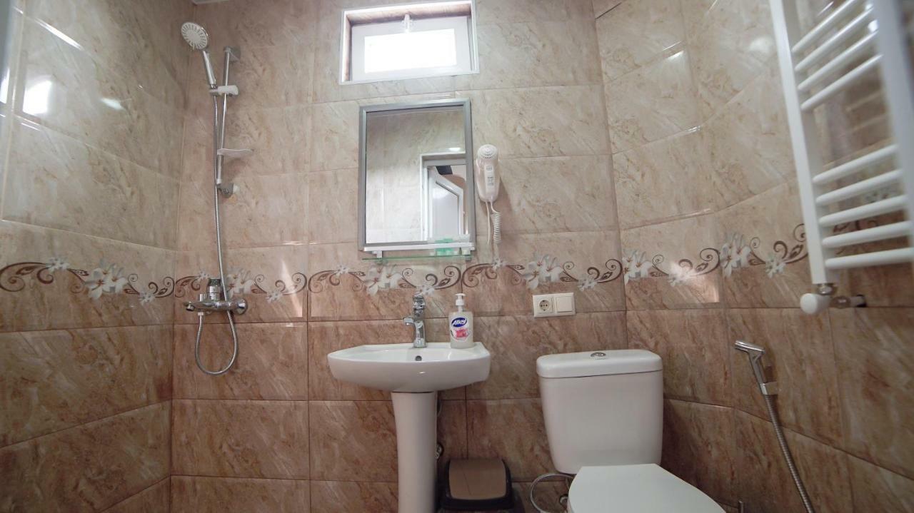 Hotel Progress バトゥーミ エクステリア 写真