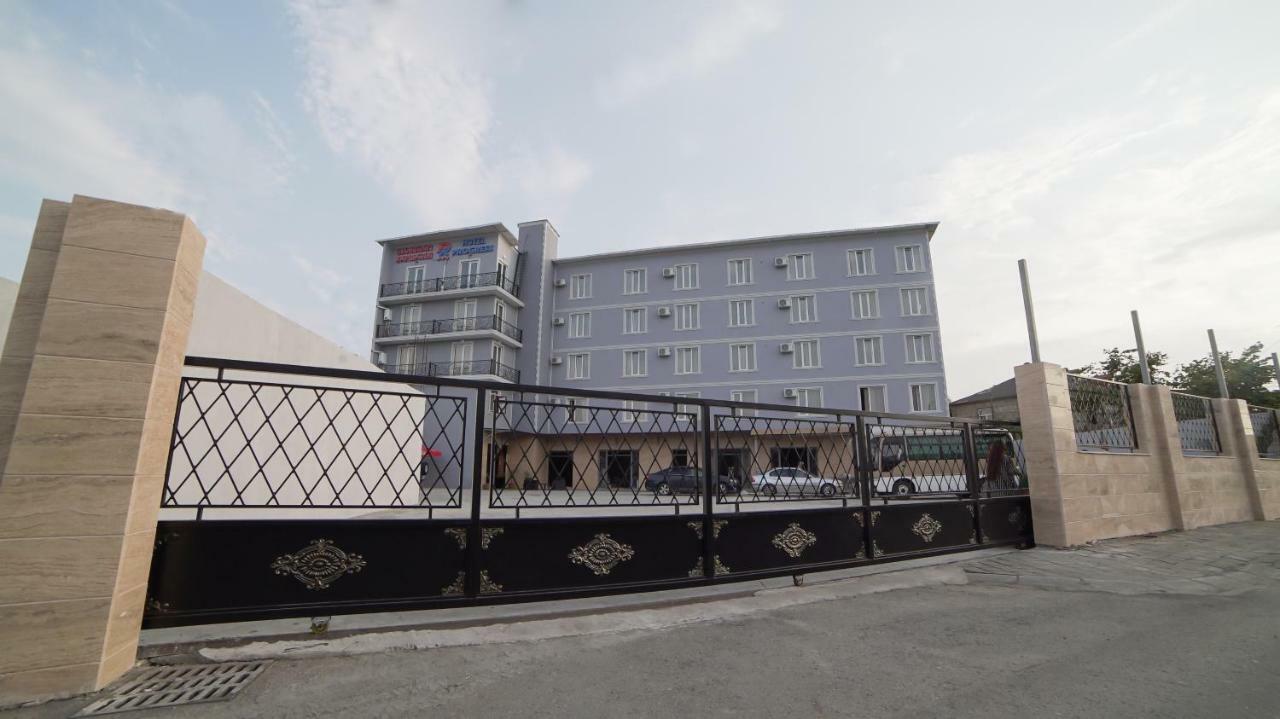 Hotel Progress バトゥーミ エクステリア 写真